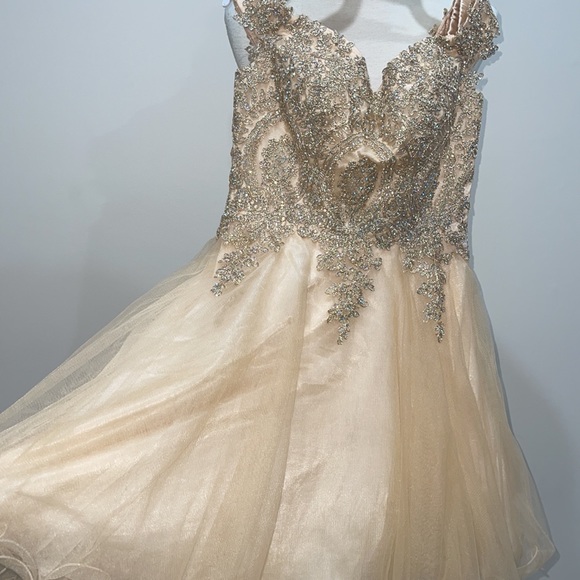 ⭐️BEAUTIFUL PARTY DRESS⭐️ - Picture 3 of 11